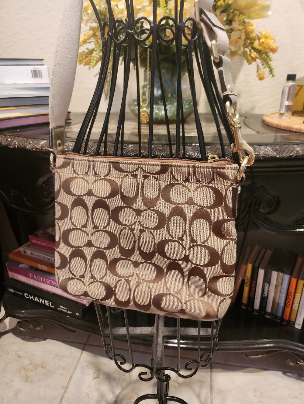 Coach Penelope Signature Turnlock Swingpack - Picture 2 of 7